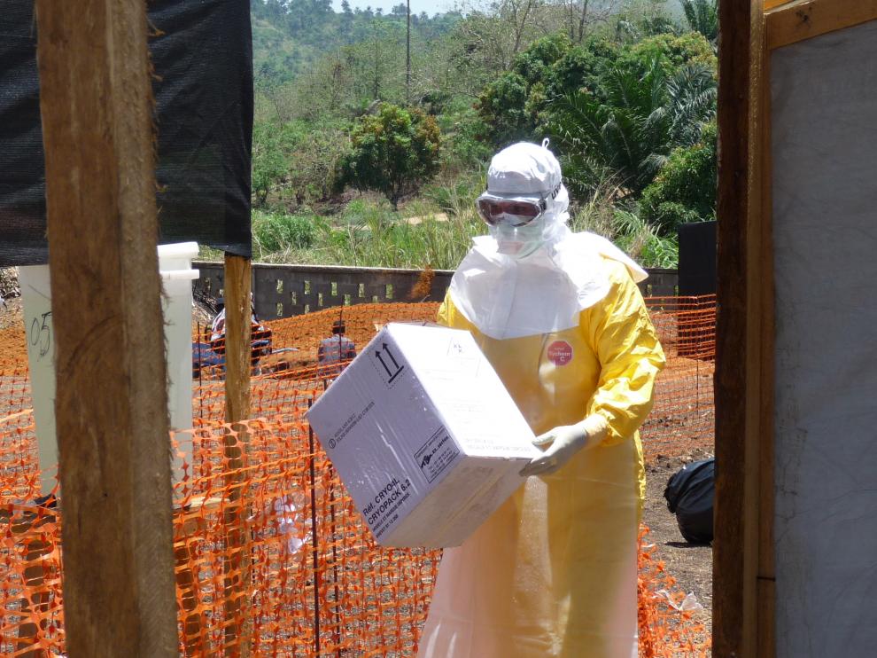 Médicos de diferentes organizaciones luchan contra el Ébola
