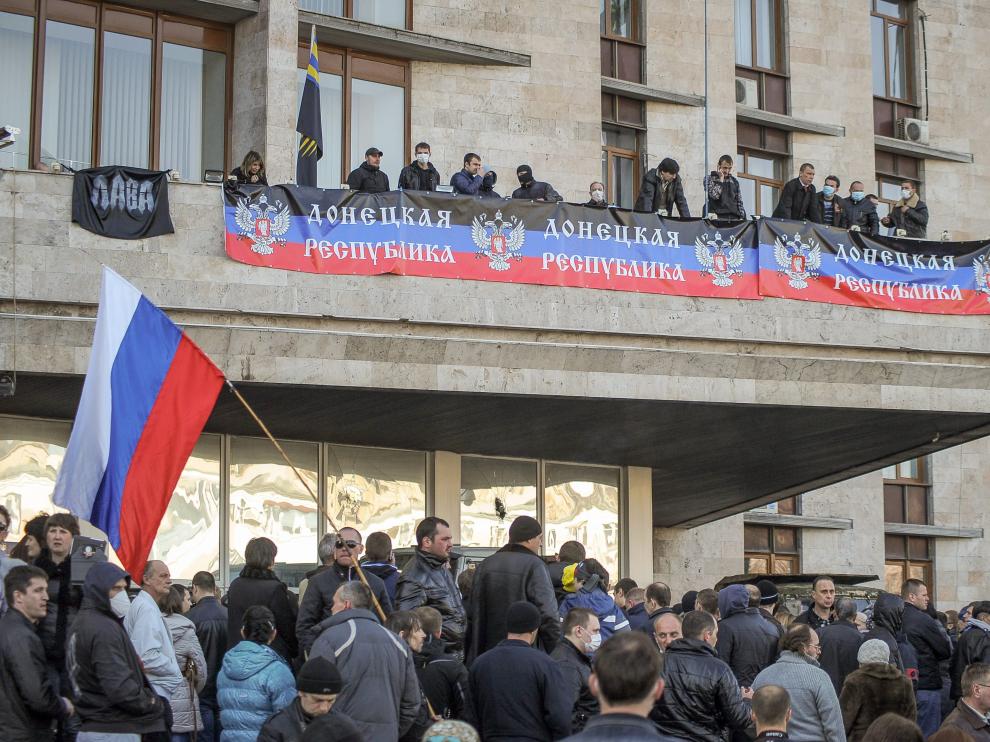 Un grupo de activistas irrumpieron en la sede de la administración