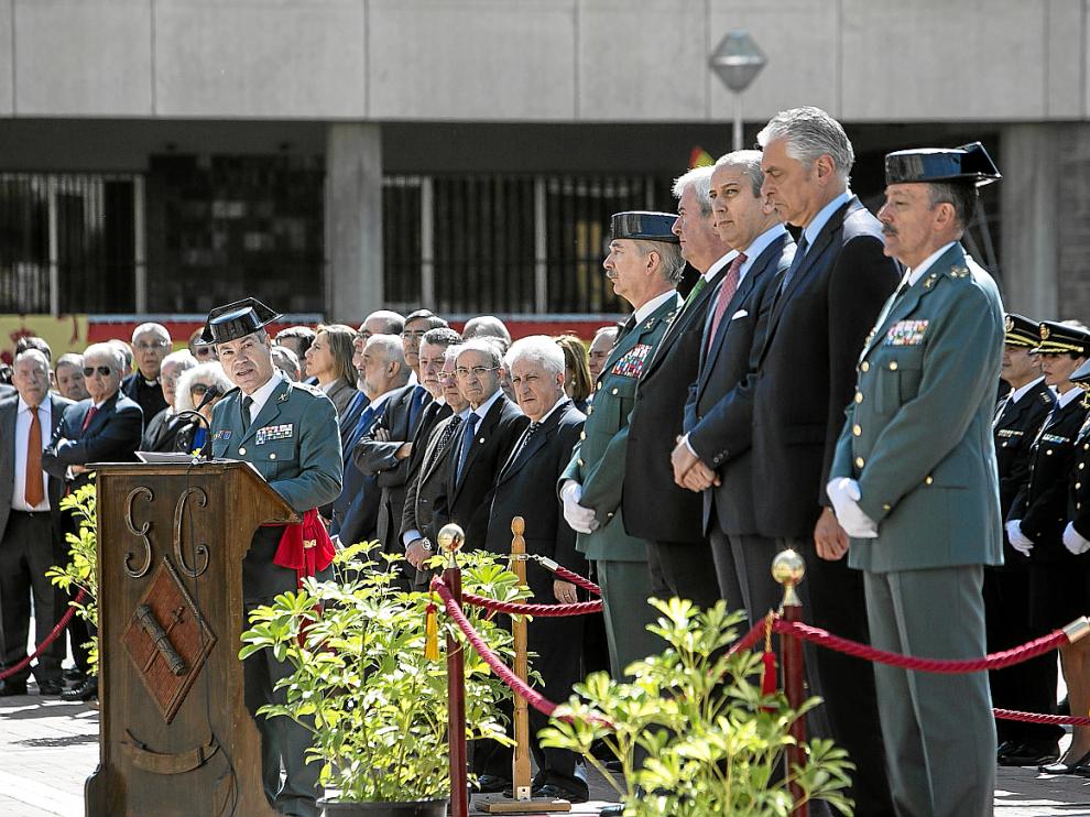 Antonio Tocón (en el atril) tomó posesión en un acto al que asistió el director general de la Guardia Civil
