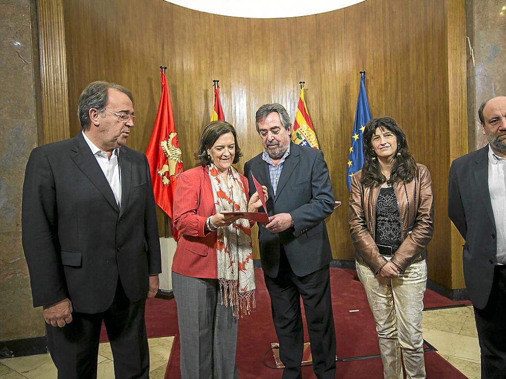 Los socialistas Pérez Anadón, Ayala, Belloch y Dueso y el portavoz de IU, José Manuel Alonso