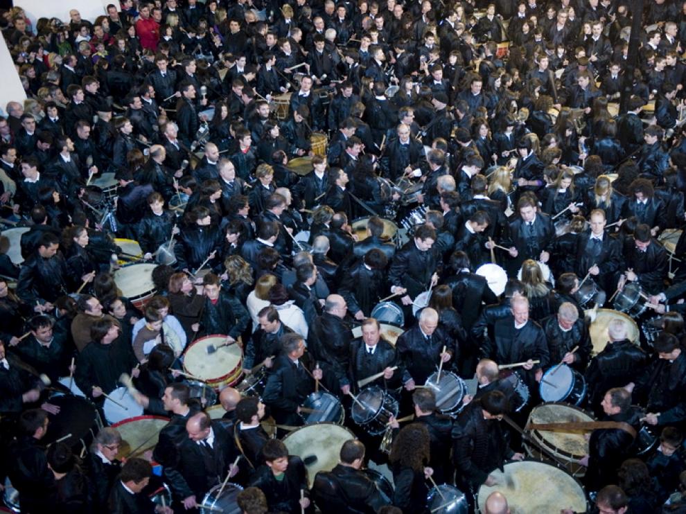 El acto de Romper la hora es uno de los más singulares de la Ruta del Tambor y el Bombo