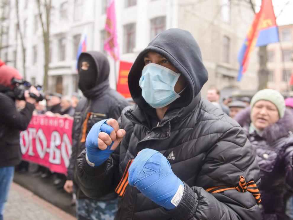 Manifestantes a favor de Rusia en Ucrania