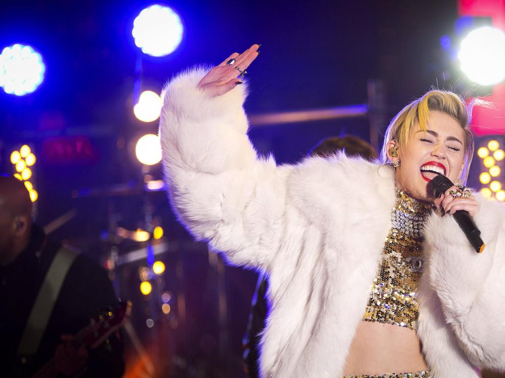 Miley Cirus - Miley Cyrus presenta uno de sus vÃ­deos a Festival de Cine Porno de Nueva  York