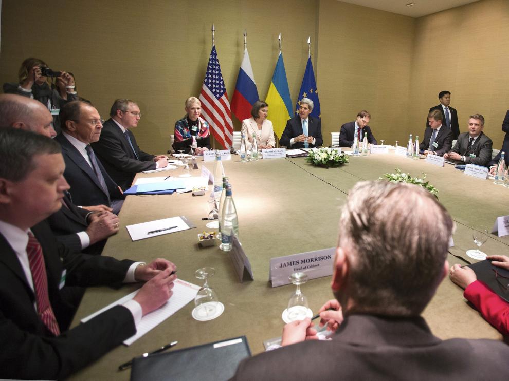 Reunión de EEUU, Ucrania, Rusia y UE para solucionar la crisis en Ucrania.