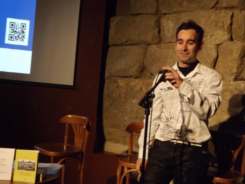 El autor, José Ramón Perez, durante la presentación.