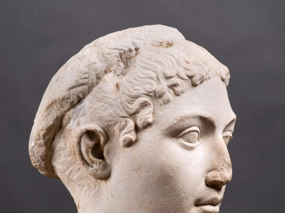 Busto en mármol de la reina Cleopatra