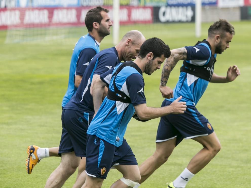 Los jugadores del Real Zaragoza, en el entrenamiento del sábado