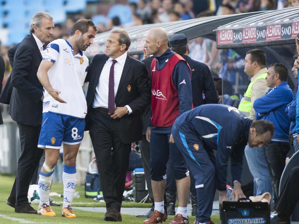 Barkero habla con Víctor Muñoz, entrenador del Real Zaragoza