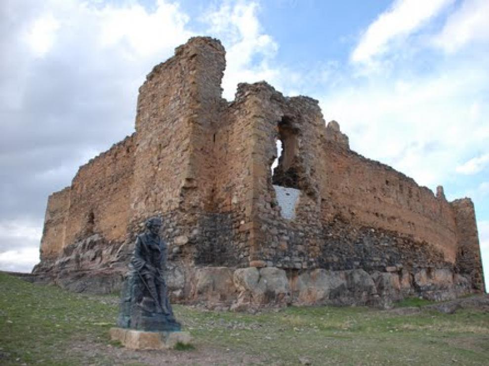 Imagen de Bécquer junto al Castillo de Trasmoz