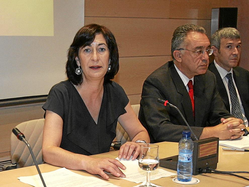 En la imagen, la exconsejera de Servicios Sociales Ana Fernández, junto a Juan Carlos Castro, exgerente del Instituto Aragonés de Servicios Sociales.