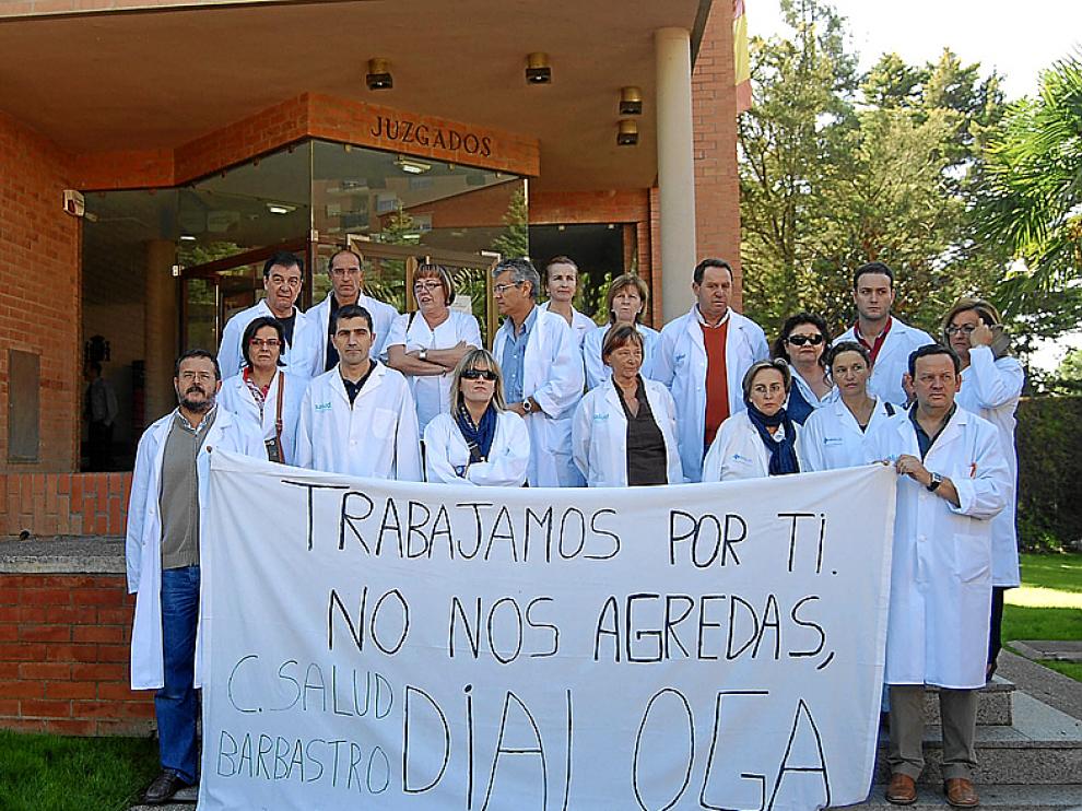 Imagen de archivo de médicos de Barbastro se manifiestan contra las agresiones