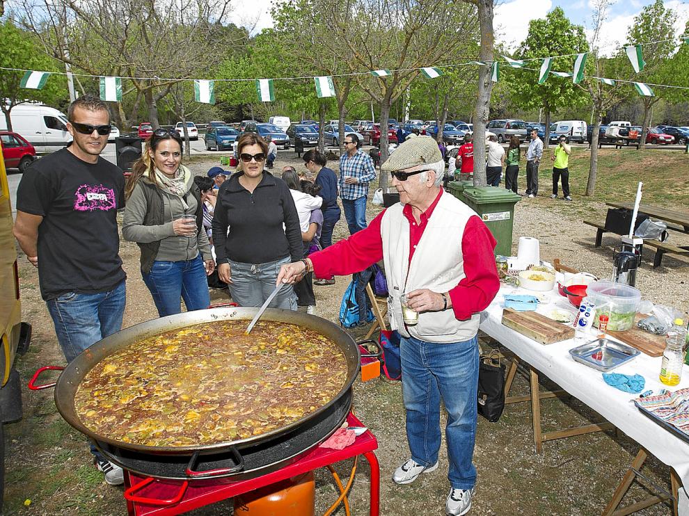 El público llena Fuente Cerrada en la fiesta del Sermón y echa de menos el bar y más aseos