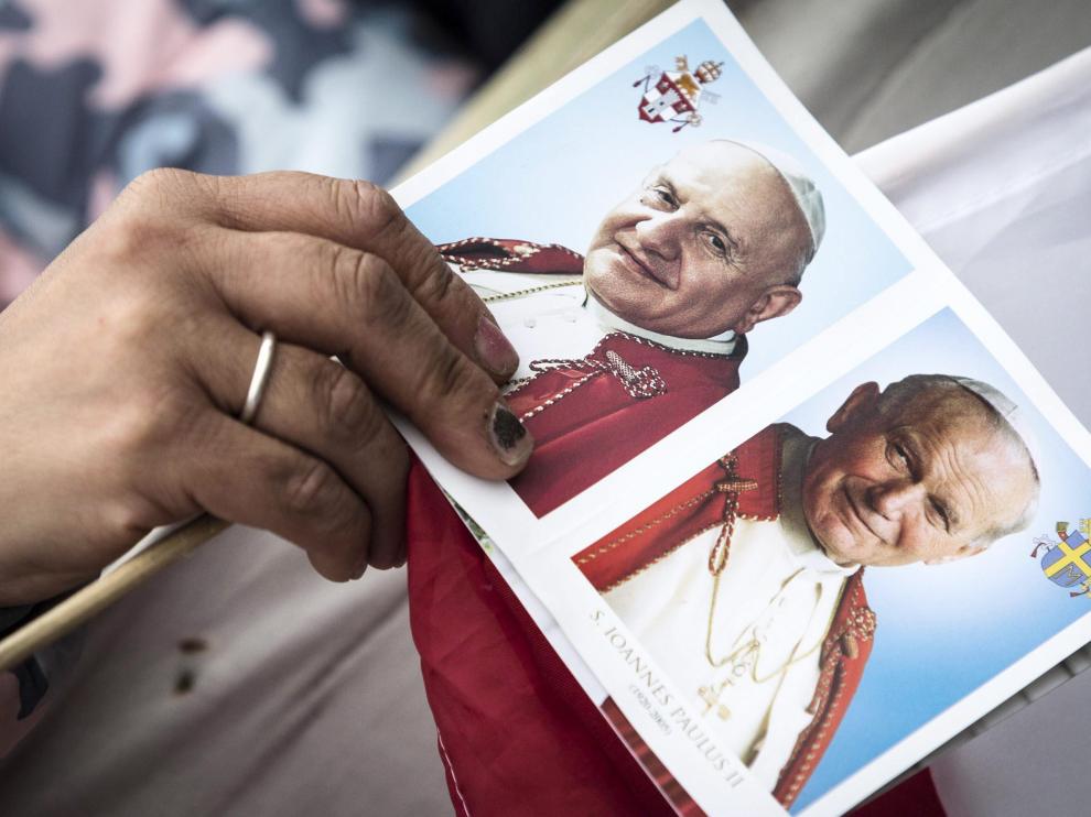 Postal de los papas canonizados