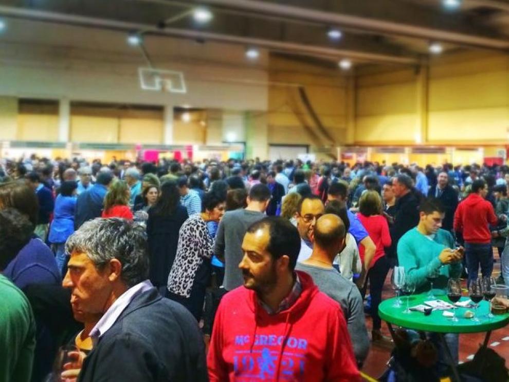 Así de abarrotado estaba el pabellón de Montañana el sábado por la tarde.