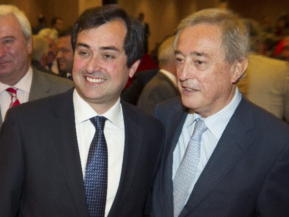 Ricardo Mur, junto al presidente saliente, Javier Ferrer