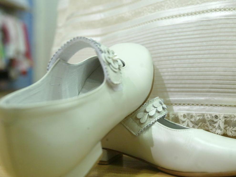 Detalle de zapatos de comunión