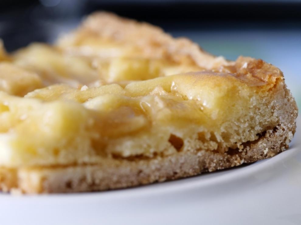 Receta de tarta de manzana con hojaldre y crema pastelera