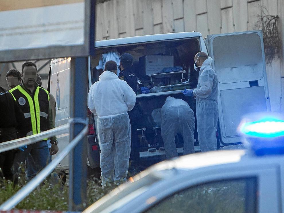La Hermandad de la Sangre de Cristo recoge el cadáver
