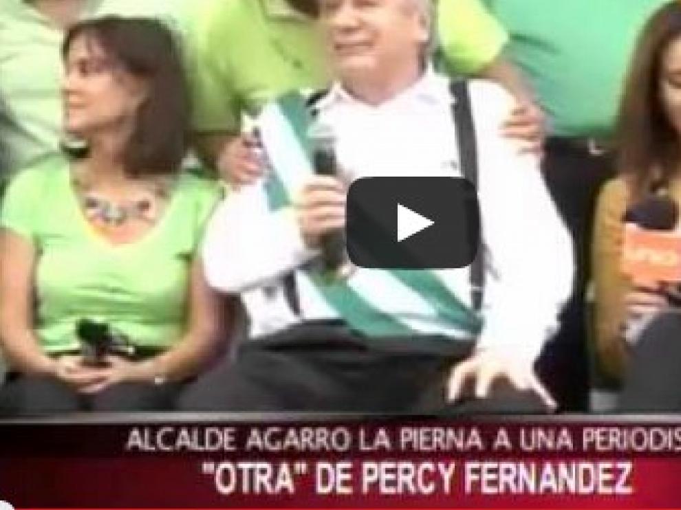 Un alcalde boliviano manosea a una periodista durante un acto público