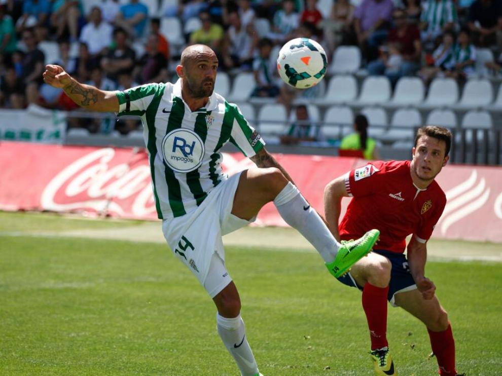 Henríquez mira el control de Raúl Bravo