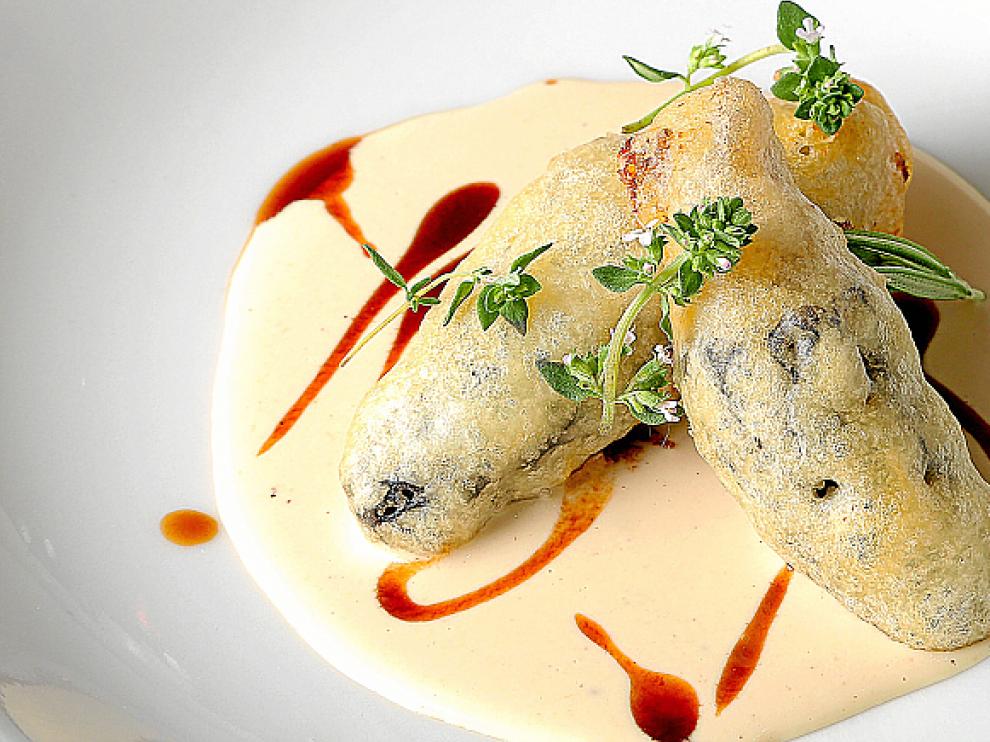Colmenillas rellenas de ibérico con crema de foie