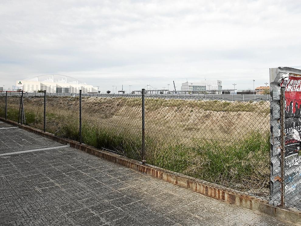 Cuatro gigantescos solares del barrio del AVE continúa sin urbanizar y se apunta a una hipotética venta de suelo como solución para enjuagar la deuda