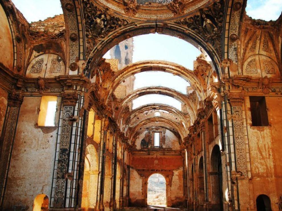 Antigua iglesia en el pueblo viejo de Belchite