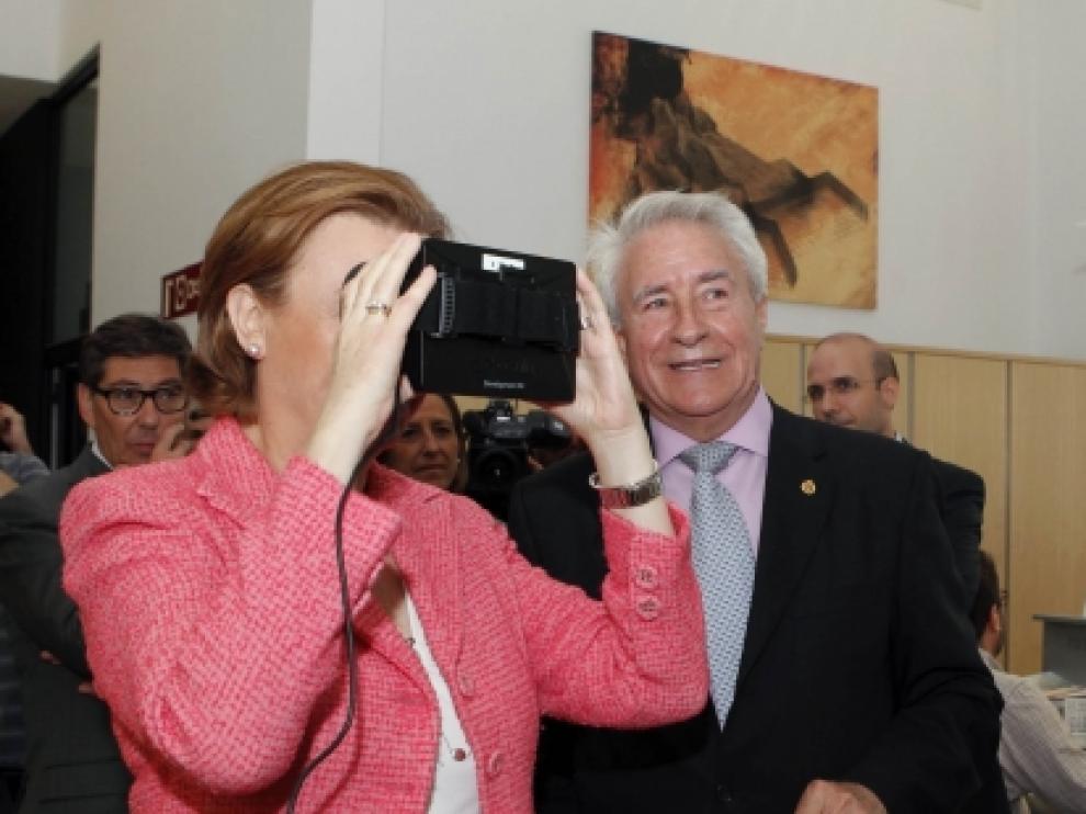 La presidenta Rudi con las gafas Oculus