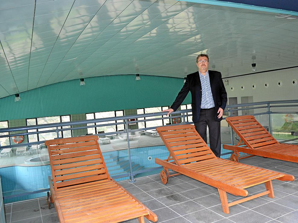 Pedro Villanueva, socio de la empresa Balnearios Activos, en las instalaciones de Ariño.