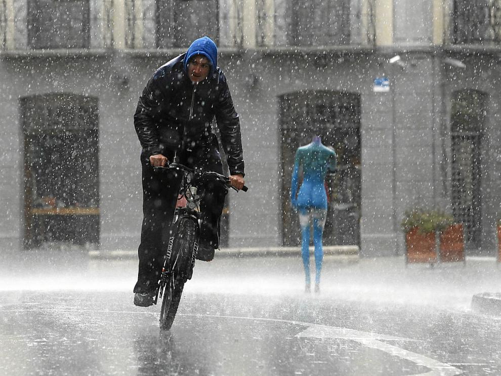 En Huesca capital, una tormenta dejó 7 litros en solo unos minutos