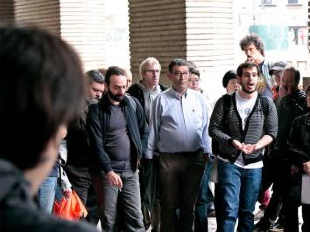 Algunos vecinos se turnarán para evitar el derribo de Averly