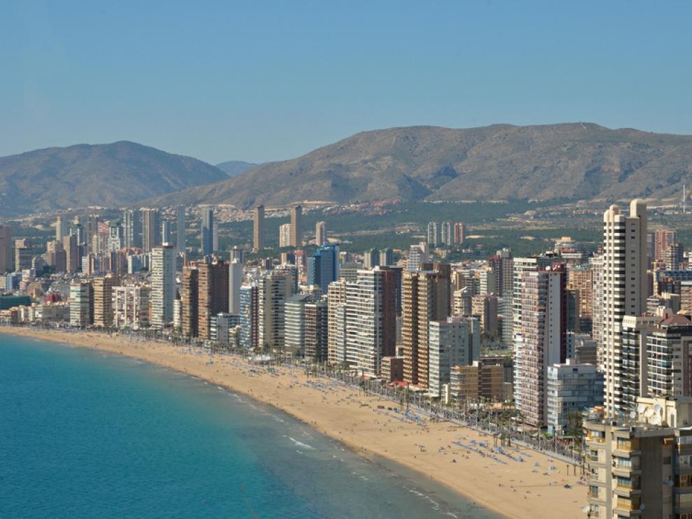 Benidorm se prepara para su temporada alta celebrando la noche de San Juan