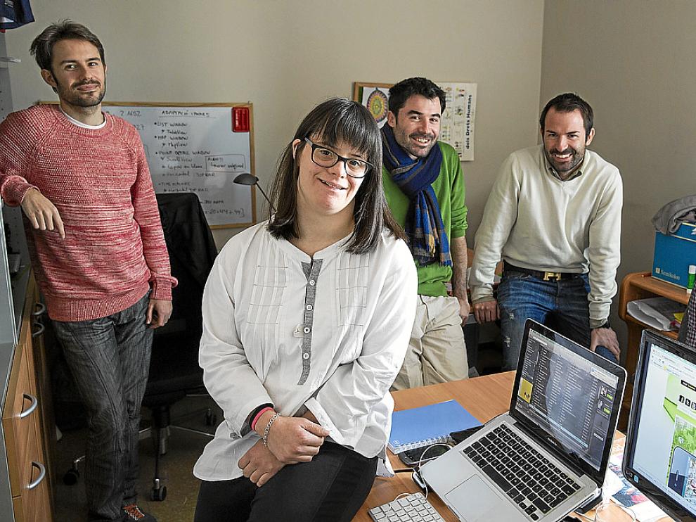 Anna Vives con el equipo de la Fundación Itinerarium. Desde la izquierda, José Carlos Andreu, Pau Vives, su hermano, y Job Tomás.