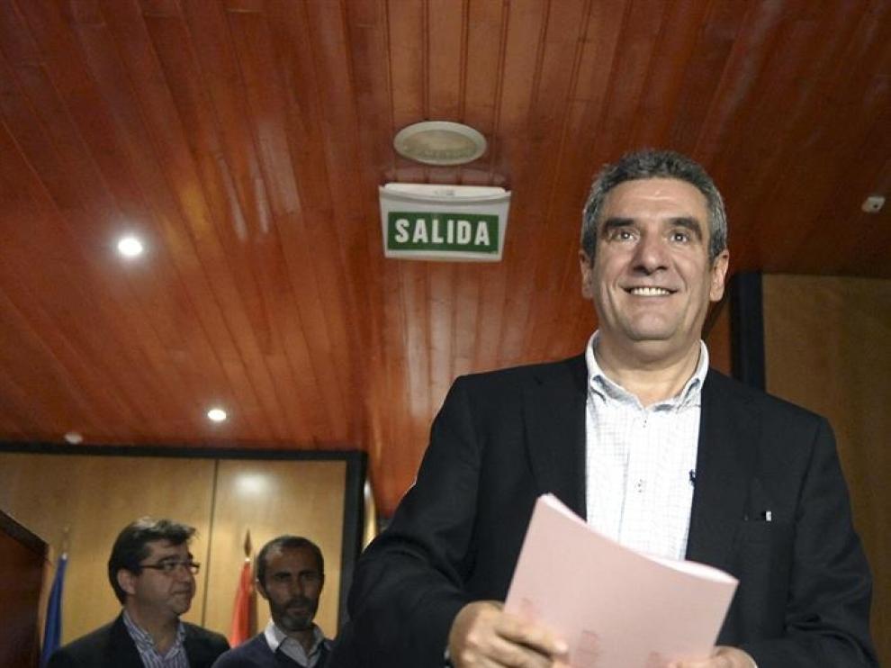 Villarrubia acusa a López de "deslealtad" tras la dimisión de mitad ejecutiva