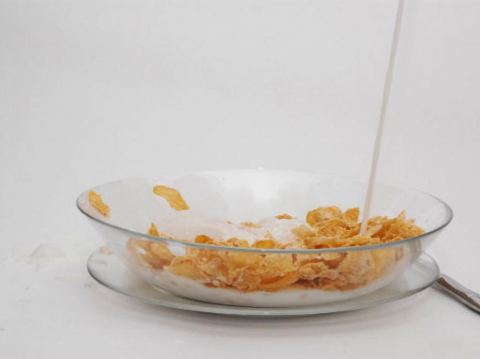 Lácteos, cereales y fruta son tres componentes que no deben faltar en el desayuno.
