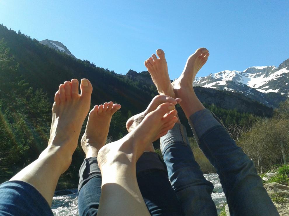 Es ahora el momento de revisar nuestras uñas para presumir de pies en verano.