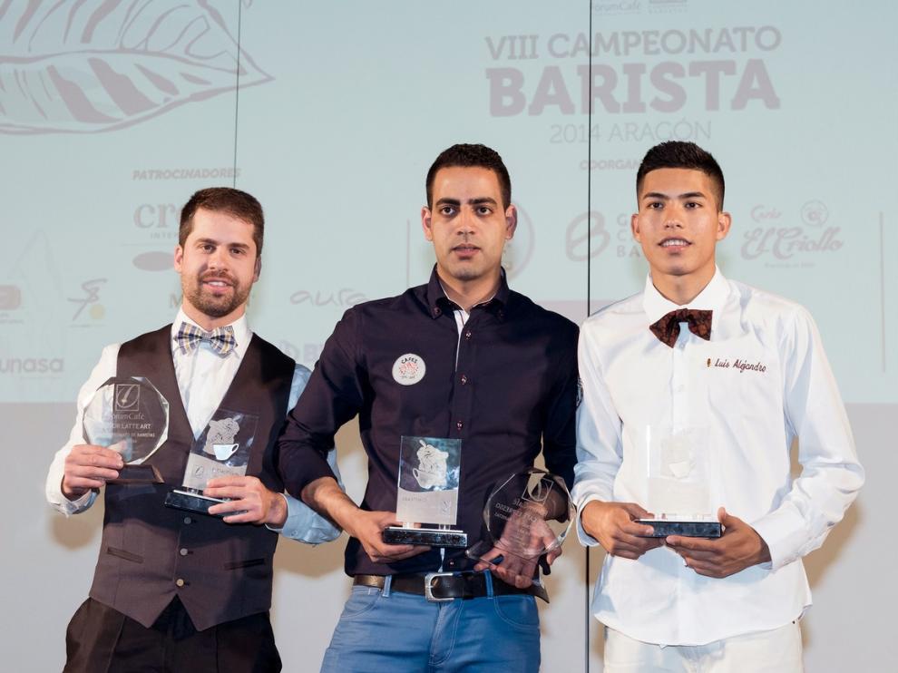 Sifeddine Rabbani, en el centro, ganó el VIII Campeonato de Baristas de Aragón