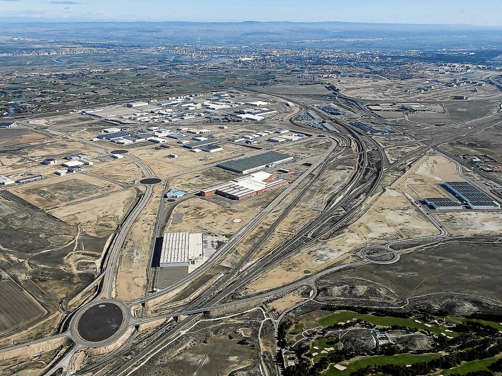 Los terrenos elegidos para ampliar Plaza están ubicados entre la autovía de Madrid, el club de golf La Peñaza y la carretera de acceso a la Base