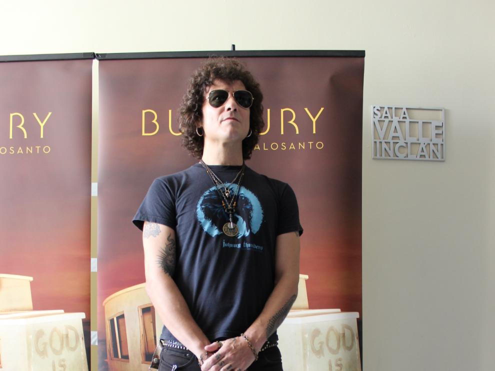 Enrique Bunbury, durante la presentación de la gira 'Palosanto'.