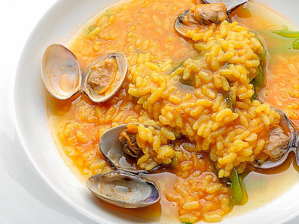 Arroz caldoso con borrajas y almejas