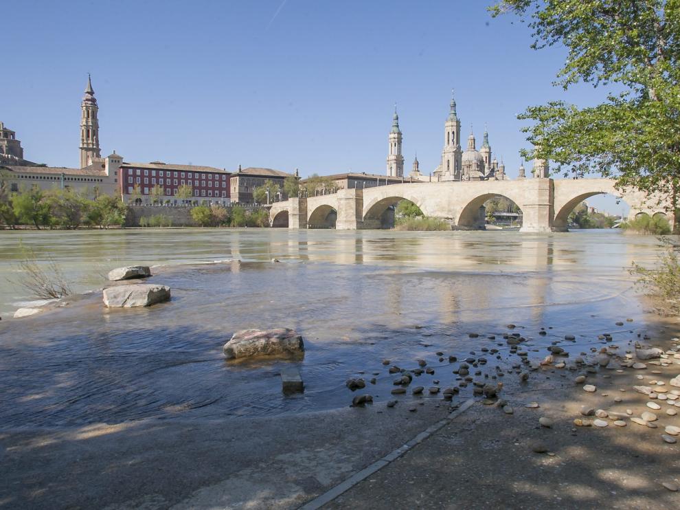 El Ebro, a su paso por Zaragoza