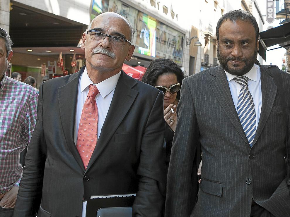 Kadir Sheikh (a la derecha), acompañado de dos de sus colaboradores, Javier Láinez (centro) y Sixto Genzor (izquierda).