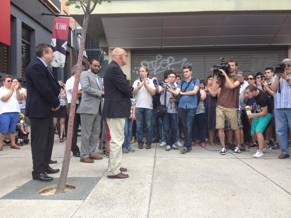Sheikh y Láinez, el sábado, junto a las oficinas del club