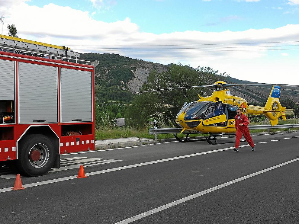 Uno de los helicópteros que participaron en la evacuación de las heridas en el accidente de Arén.