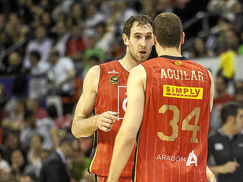 Golubovic y Aguilar, en su último partido con el CAI Zaragoza.