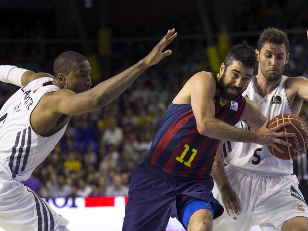 Navarro contra Rudi en un partido de la final de la liga ACB