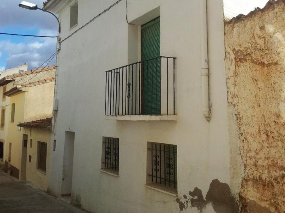 Los españoles cada vez ganan menos y pagan más impuestos, según la OCU