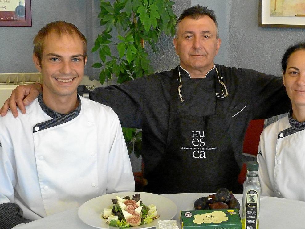 Fernando Vázquez, Gregorio Abadía y Ana Rufas forman parte del equipo del restaurante +Billauba, de Fraga.
