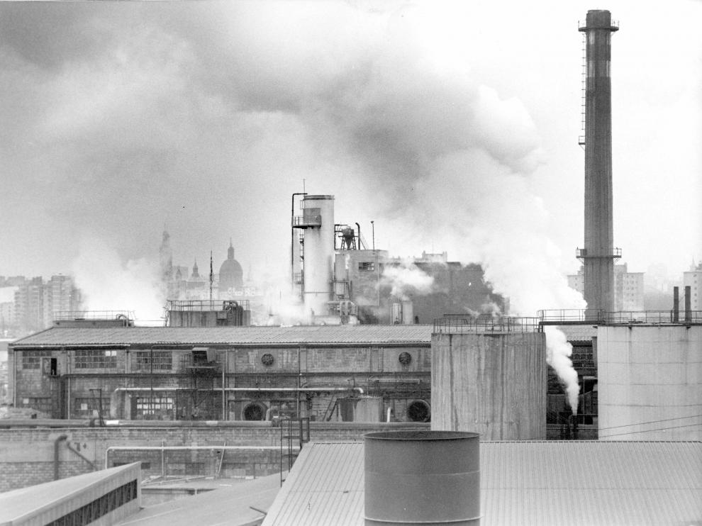 La Industrial Química de Zaragoza en funcionamiento. Archivo Heraldo