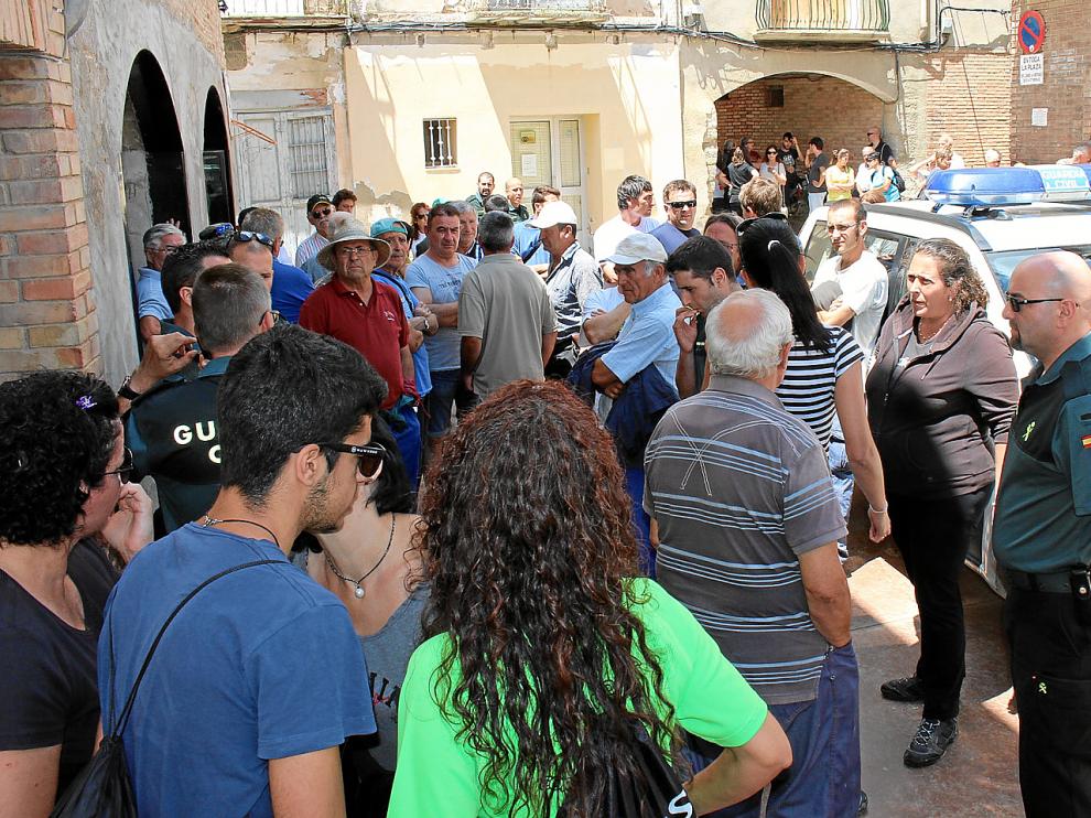 Familia y amigos ya habían hecho una búsqueda y ayer a las 14.30 se organizó un dispositivo con guardias civiles, Policía Judicial, forestales, bomberos, patrullas de Seguridad Ciudadana de Barbastro y del Seprona de Monzón y de Graus y vecinos de Azanuy.
